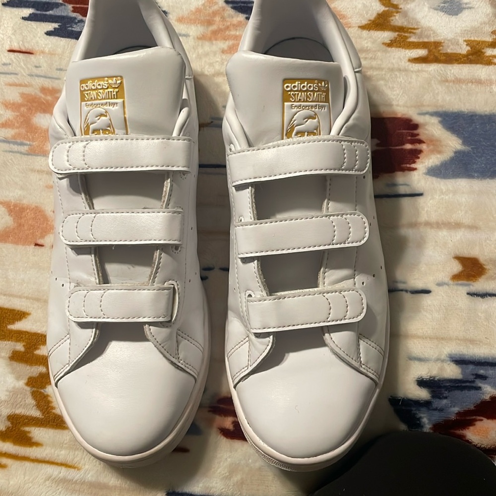 Mens white leather Stan smith adidas with Velcro straps.